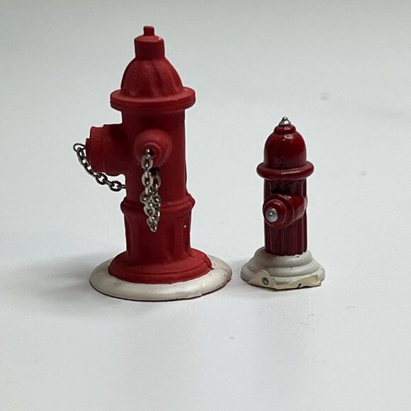 Dept 56 Red Fire Hydrants, Set of 2, Christmas Village Accessory from 1990s - Picture 4 of 6